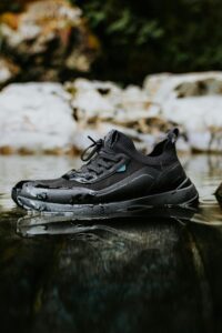 איך לכבס נעלי ספורט